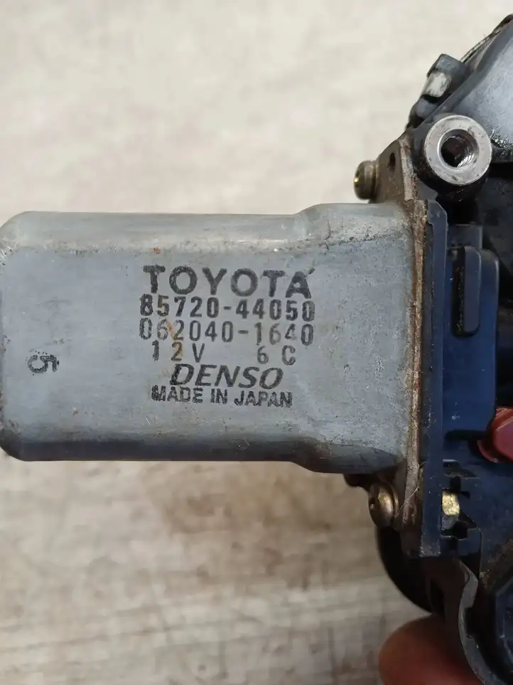 Toyota Avensis Verso (2001 - 2004) 8572044050 Стеклоподъемник задней двери — фото 6
