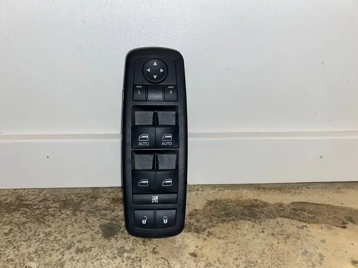 Jeep Cherokee (2013 - 2017) 68141894AA Кнопка стеклоподъемников — фото 1