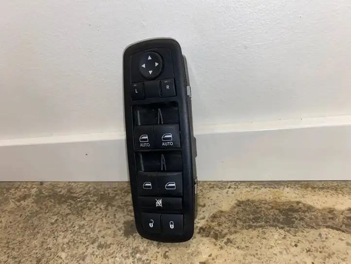 Jeep Cherokee (2013 - 2017) 68141894AA Кнопка стеклоподъемников — фото 3