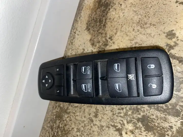 Jeep Cherokee (2013 - 2017) 68141894AA Кнопка стеклоподъемников — фото 5