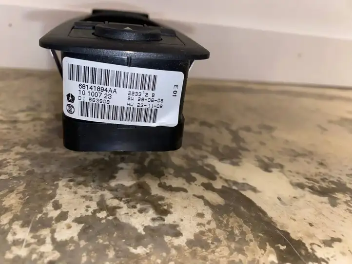 Jeep Cherokee (2013 - 2017) 68141894AA Кнопка стеклоподъемников — фото 7