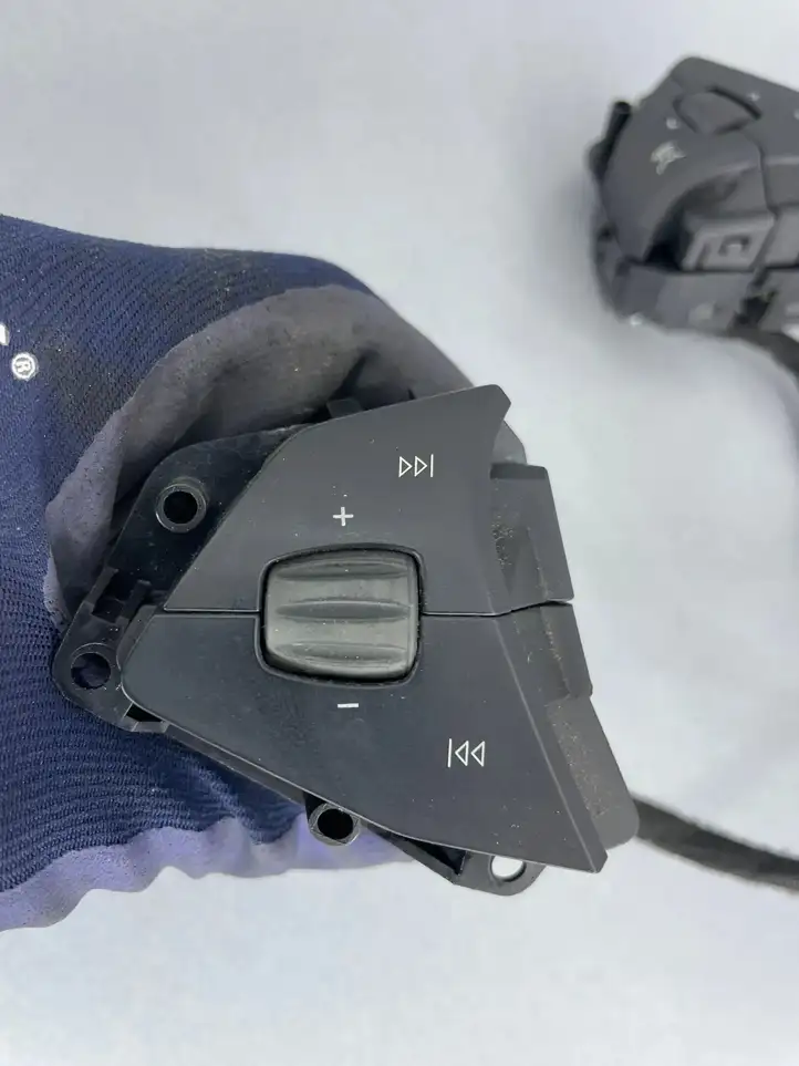 Tesla Model S (2012 - 2016) 101324200B Кнопки на рулевом колесе — фото 2