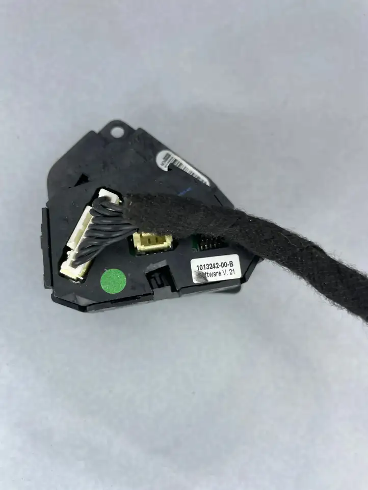 Tesla Model S (2012 - 2016) 101324200B Кнопки на рулевом колесе — фото 5