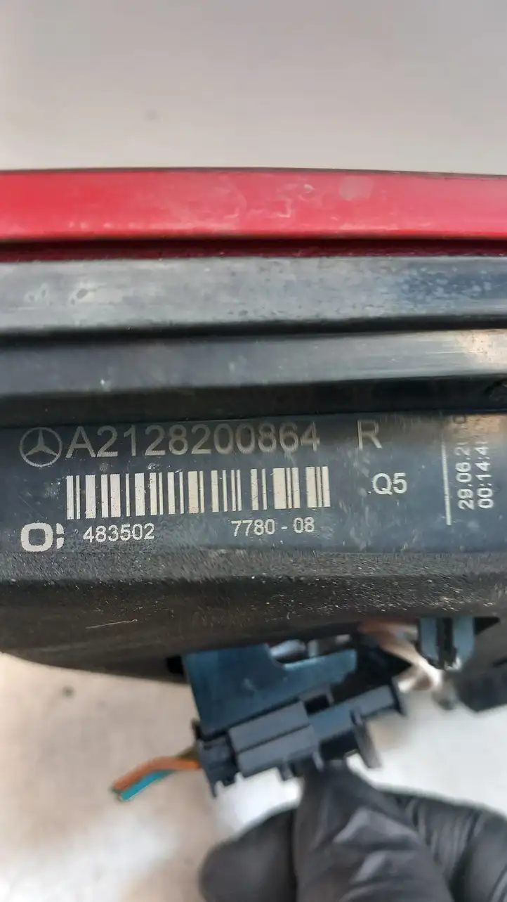 Mercedes-Benz E W212 (2009 - 2016) A2128200864 Задний фонарь в крышке багажника — фото 3