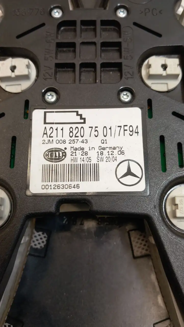 Mercedes-Benz E W211 (2002 - 2009) A2118207501 Задняя подсветка — фото 3