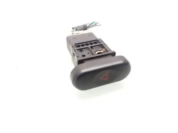 Mitsubishi L200 (1996 - 2006) Включатель аварийных фонарей — фото 2