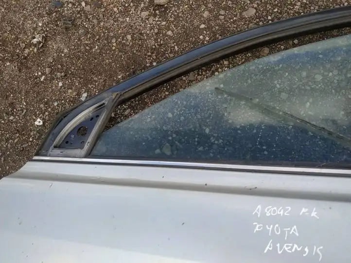 Toyota Avensis T250 (2006 - 2009) Накладка стекла передней двери — фото 3