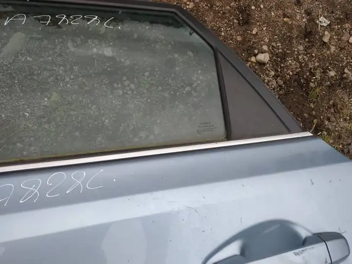 Toyota Auris E180 (2012 - 2018) Накладка стекла задней двери — фото 3