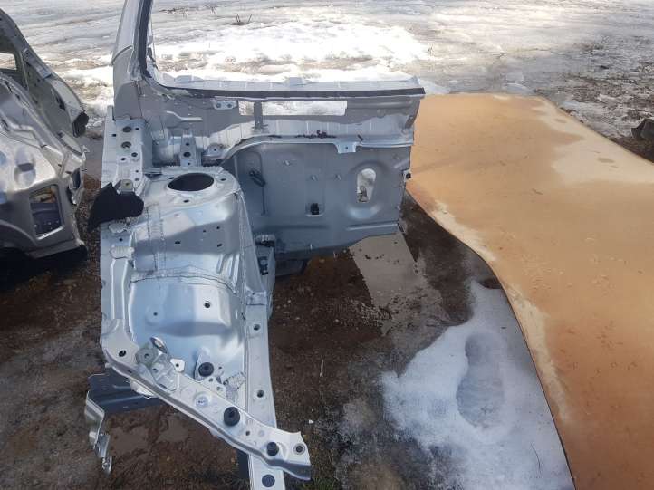 Toyota Auris E180 (2012 - 2018)   Передняя четверть