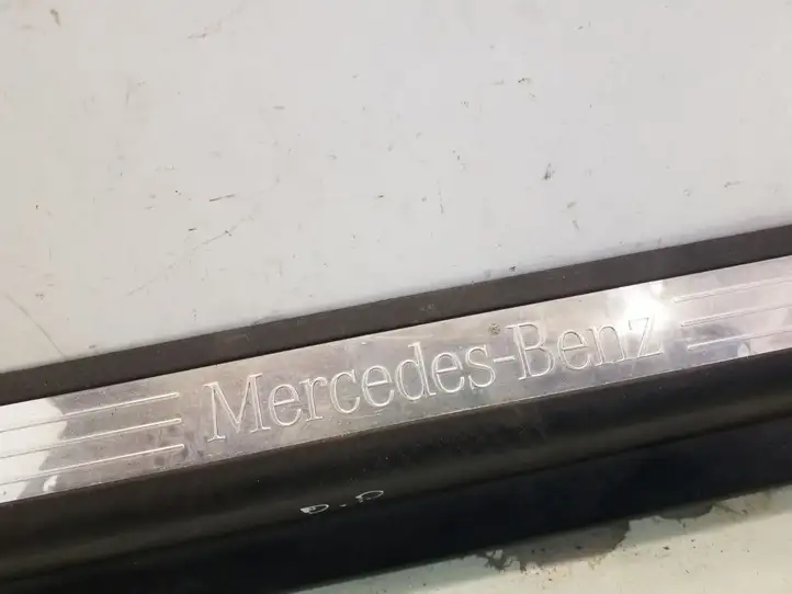 Mercedes-Benz R W251 (2005 - 2013) A2516800035 Внутренняя отделка переднего порога — фото 3