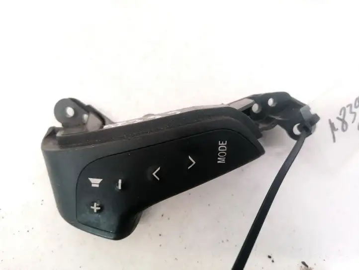 Toyota Avensis T250 (2003 - 2006) 75B070 Кнопки на рулевом колесе — фото 1