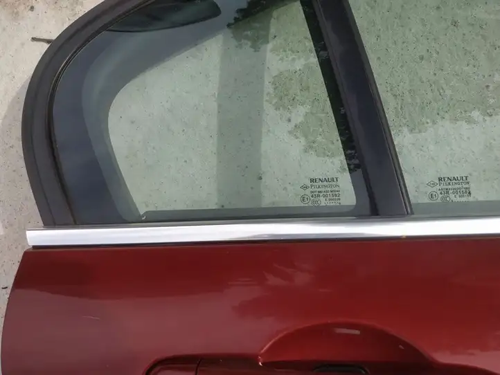 Renault Laguna III (2007 - 2015) Накладка стекла задней двери — фото 2