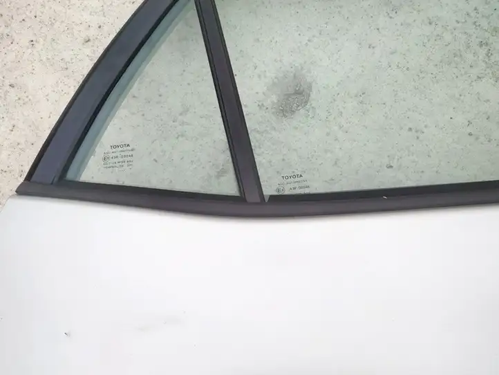 Toyota Auris 150 (2006 - 2012) Накладка стекла задней двери — фото 2