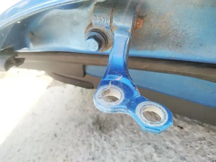 Ford Focus (2005 - 2008) Нижняя петля задней двери — фото 1
