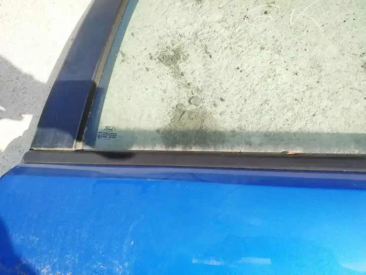 Ford Focus (2005 - 2008) Накладка стекла задней двери — фото 3