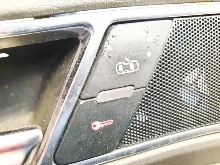 Audi A6 S6 C6 4F (2008 - 2011) Включатель центрального замка — фото 1