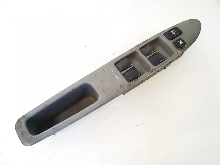Toyota Avensis Verso (1995 - 2001) 8404044030 Блок кнопок стеклоподъемников — фото 1