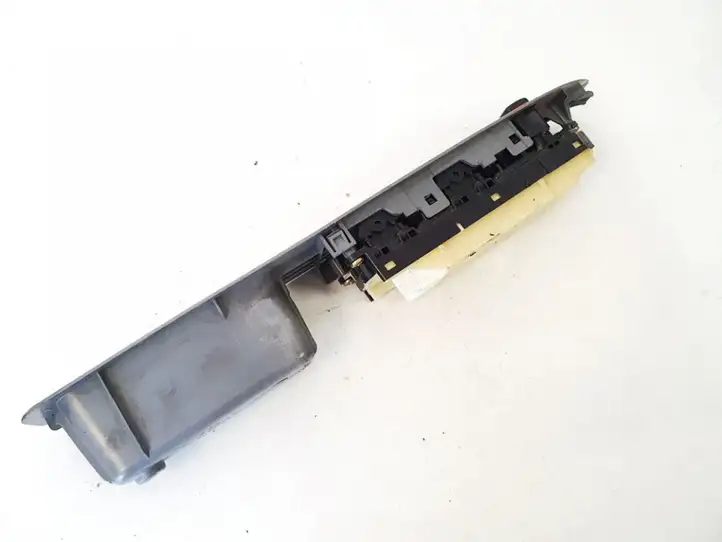 Toyota Avensis Verso (1995 - 2001) 8404044030 Блок кнопок стеклоподъемников — фото 2