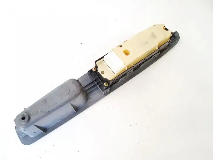Toyota Avensis Verso (1995 - 2001) 8404044030 Блок кнопок стеклоподъемников — фото 3
