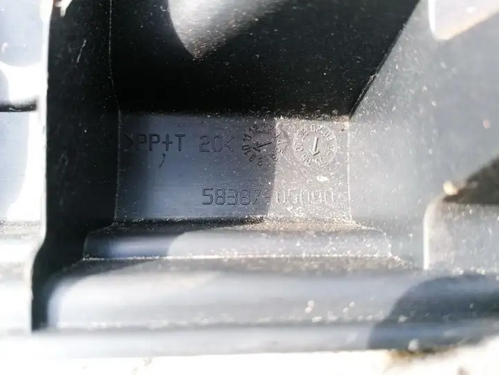 Toyota RAV 4 (XA30) (2006 - 2016) 5838705090 Отделка порога багажника — фото 3