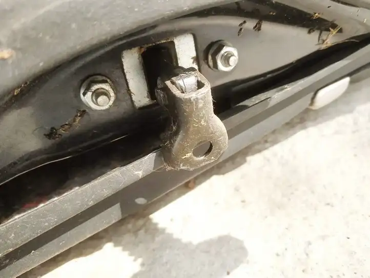 Toyota Corolla Verso AR10 (2004 - 2009) Ограничитель задней двери — фото 1