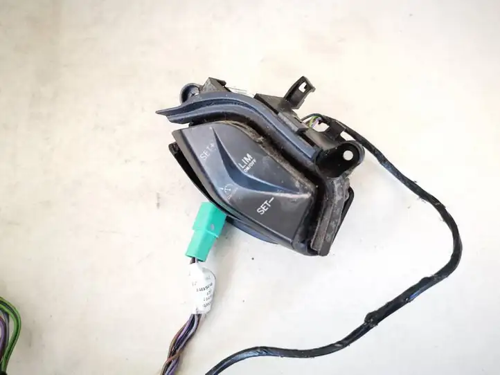 Ford Focus (2011 - 2015) am5t9e740aa Кнопки на рулевом колесе — фото 1