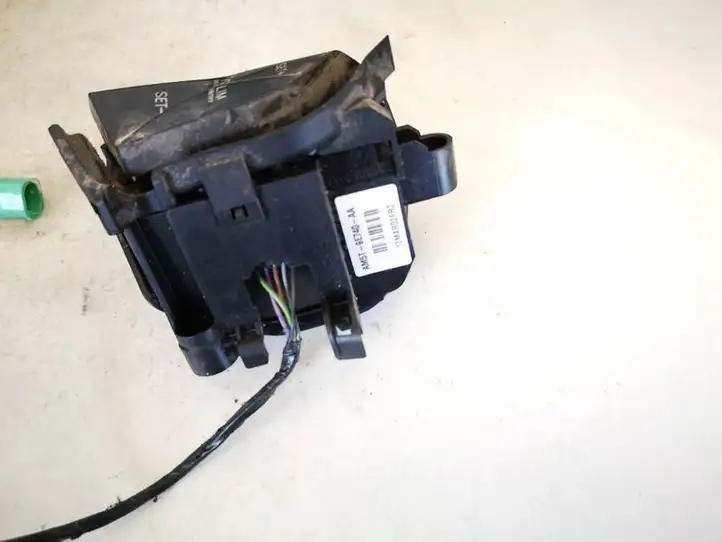 Ford Focus (2011 - 2015) am5t9e740aa Кнопки на рулевом колесе — фото 2