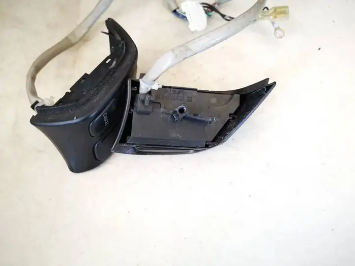 Mazda 5 (2005 - 2010) 153769rh Кнопки на рулевом колесе — фото 1