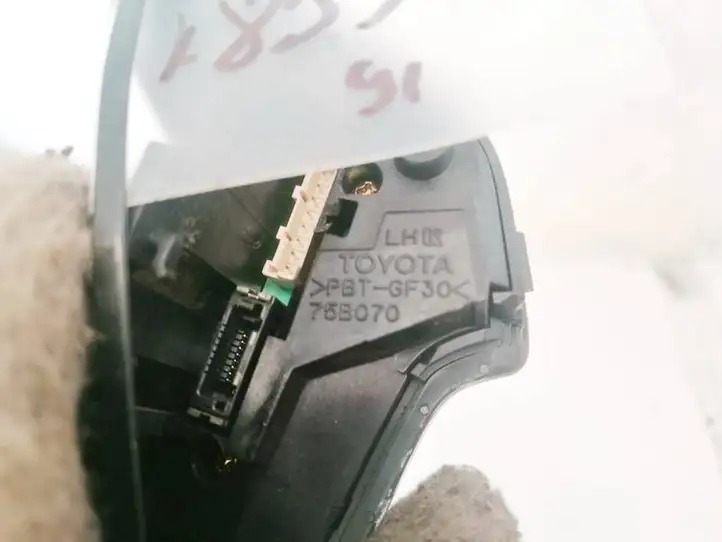 Toyota Avensis T250 (2003 - 2006) 75B070 Кнопки на рулевом колесе — фото 3