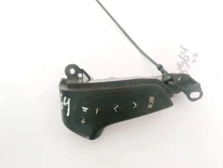 Toyota Avensis T250 (2003 - 2006) 75B070 Кнопки на рулевом колесе — фото 1