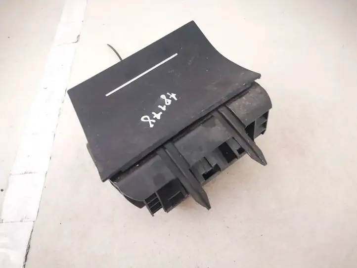 Skoda Octavia Mk2 (1Z) (2004 - 2013) 1z1863077a Передняя пепельница — фото 1