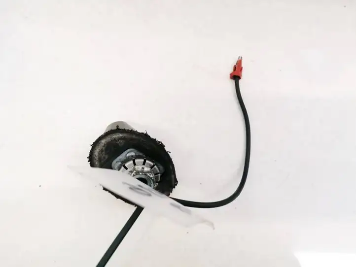 Opel Corsa D (2006 - 2010) GPS антенна — фото 1