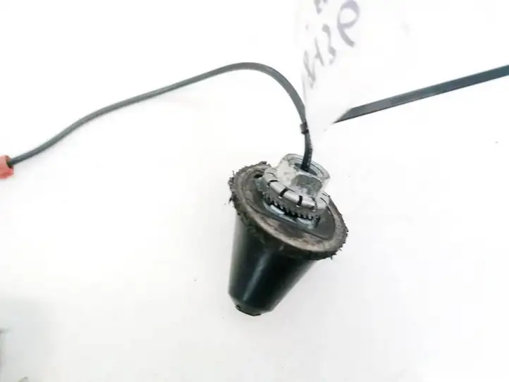 Opel Corsa D (2006 - 2010) GPS антенна — фото 2