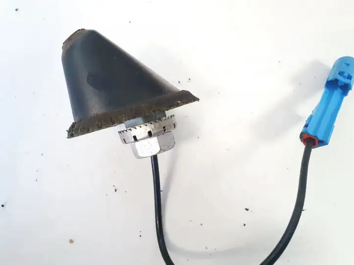 Opel Corsa D (2006 - 2010) GPS антенна — фото 2