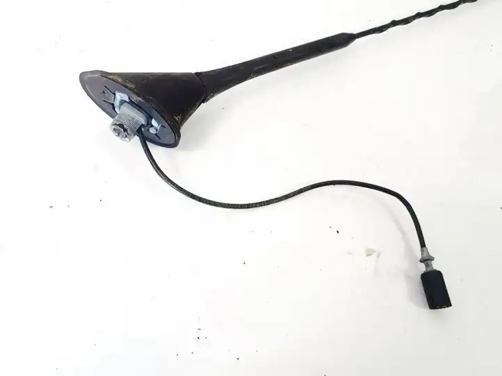 Seat Ibiza III (6L) (2002 - 2008)   GPS антенна