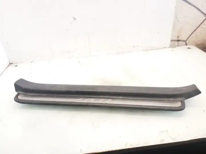 Toyota Avensis T250 (2003 - 2006) 6791405050 Внутренняя отделка переднего порога — фото 1