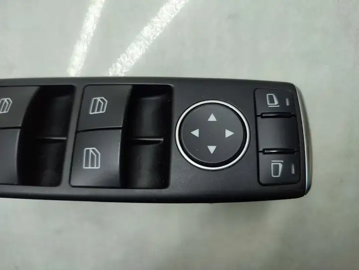 Mercedes-Benz GLK X204 (2008 - 2016) 2049055302 Блок кнопок стеклоподъемников — фото 3