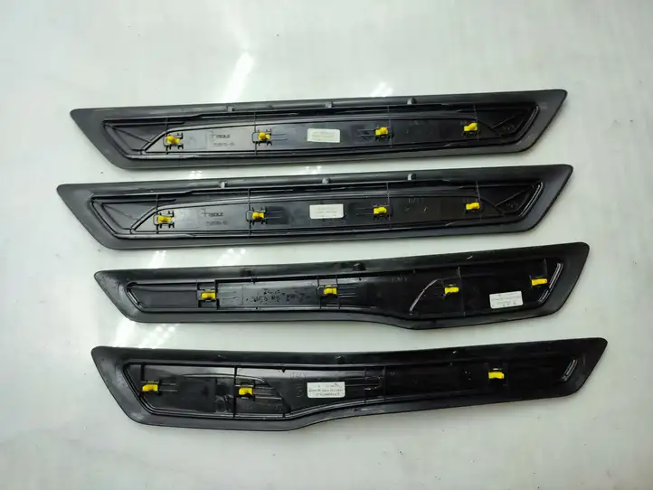 BMW 3 F30 F35 F31 (2012 - 2018) 8054234 Внутренняя обшивка порога (комплект) — фото 4
