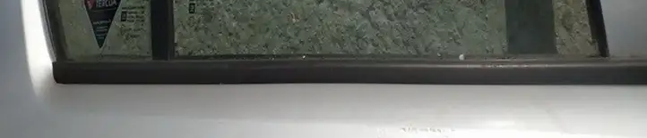 Opel Corsa D (2006 - 2010) Накладка стекла задней двери — фото 1