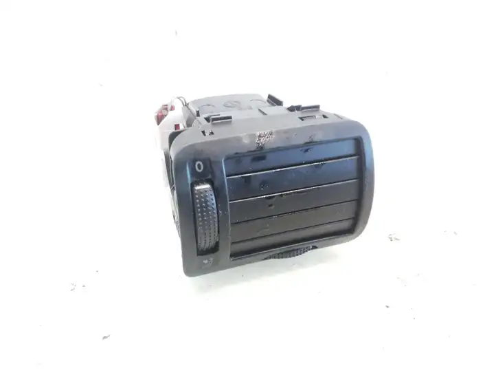 Volkswagen PASSAT B5.5 (2001 - 2005) 3B0819704D Боковой воздушный дефлектор — фото 1