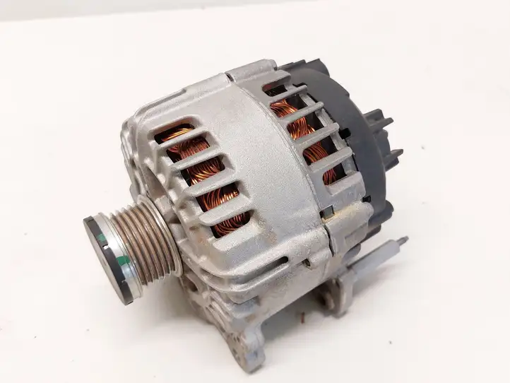 Volkswagen Golf VI (2009 - 2013) 03C903025D Генератор — фото 1