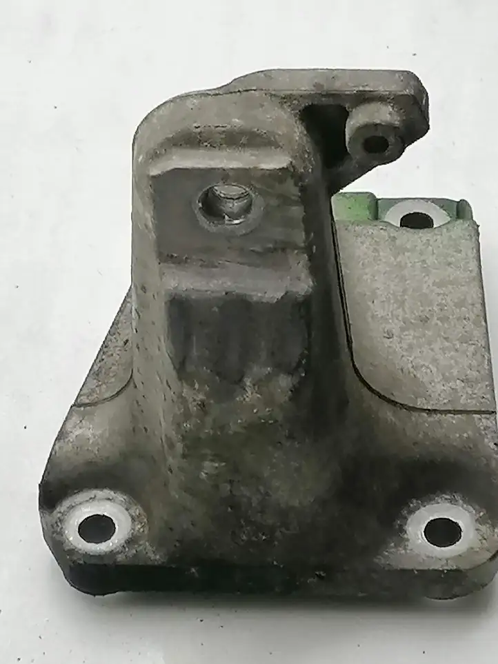 BMW 3 F30 F35 F31 (2012 - 2018) 6788612 Кронштейн двигателя — фото 1