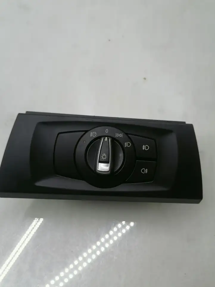 BMW 3 E90 E91 (2005 - 2012) 9169404 Включатель фонарей — фото 1