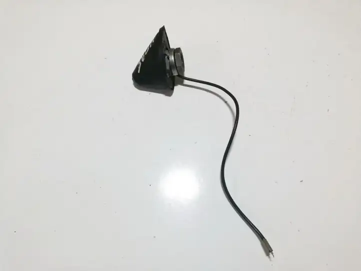 Volkswagen Golf V (2003 - 2009) GPS антенна — фото 2
