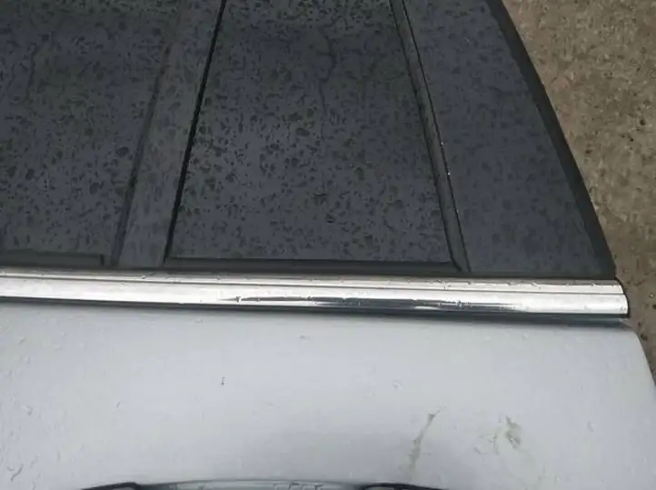 Chrysler Pacifica (2003 - 2008) Накладка стекла задней двери — фото 2
