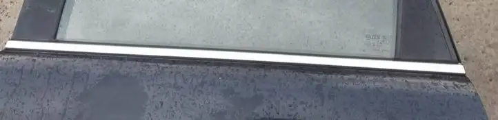 Chevrolet Captiva (2006 - 2011) Накладка стекла задней двери — фото 1