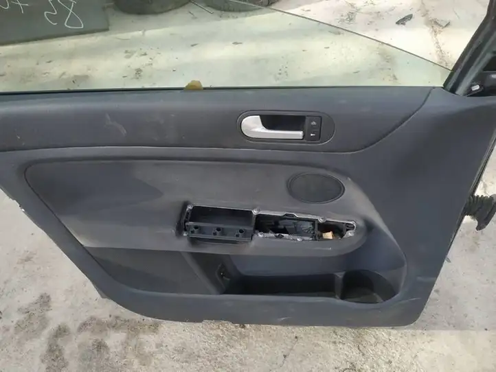 Volkswagen Golf Plus (2004 - 2008) pilkos Дверь — фото 4