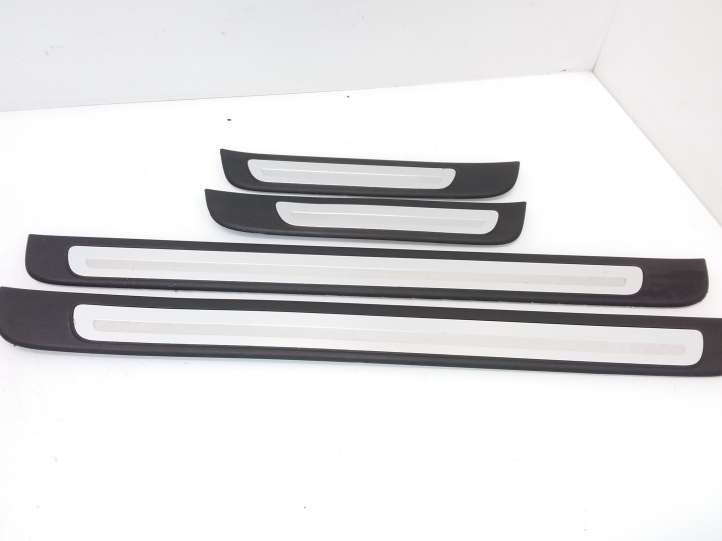 Audi A4 (2007 - 2011)  8K0853374 Комплект обшивки порога (внутренний)