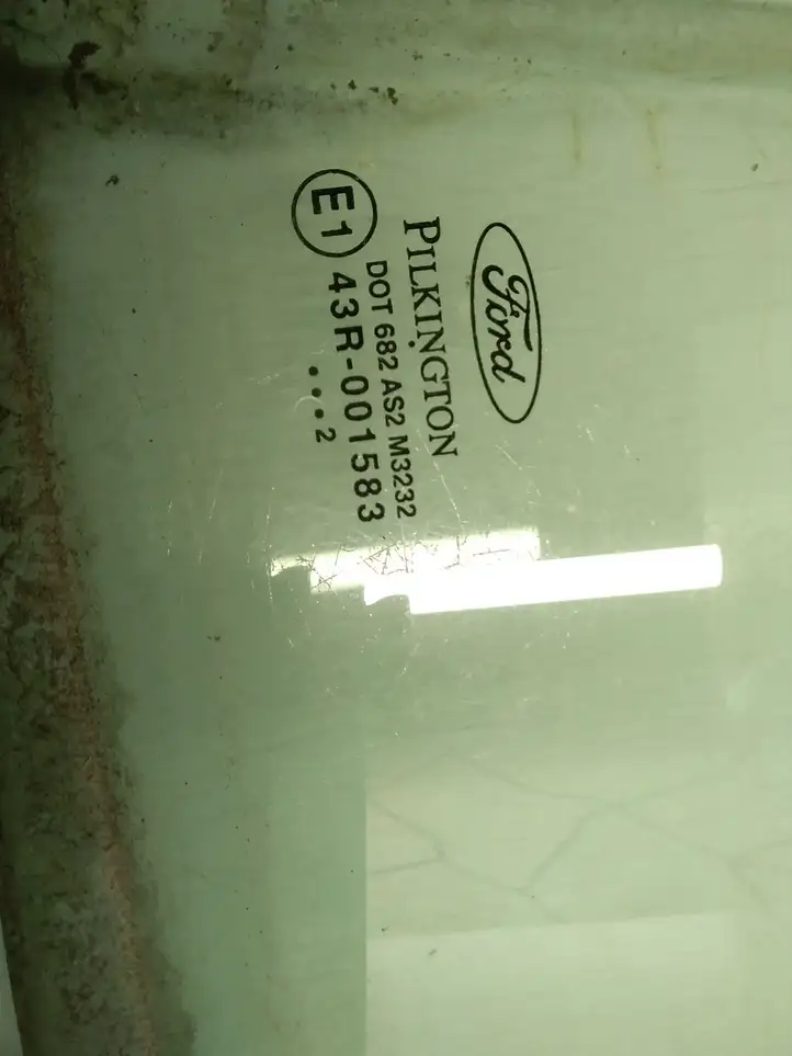 Ford Fiesta (2000 - 2005) 43R001583 Стекло задней двери — фото 3