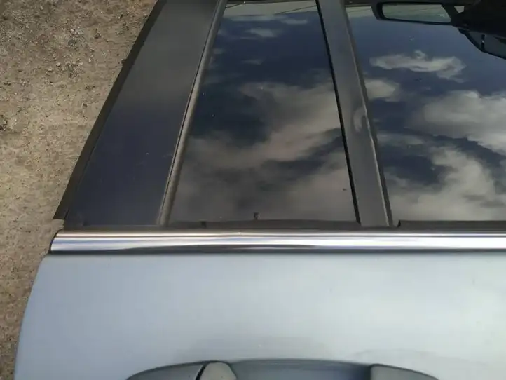 Chrysler Pacifica (2003 - 2008) Накладка стекла задней двери — фото 2